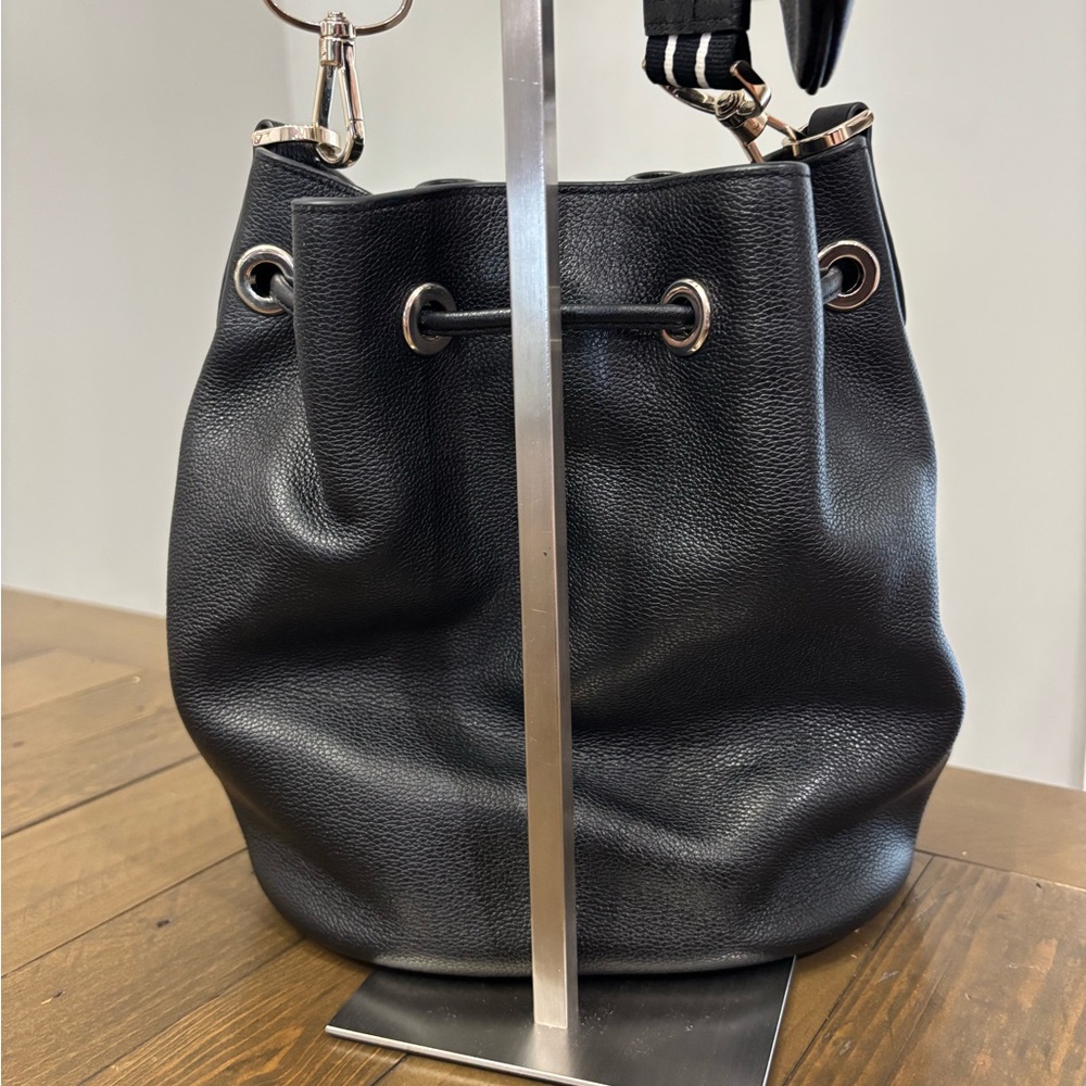 Kate Spade Rosie Bucket Bag in Black Pebbled Leather w/ Detachable Coin Purse - Picture 4 of 14